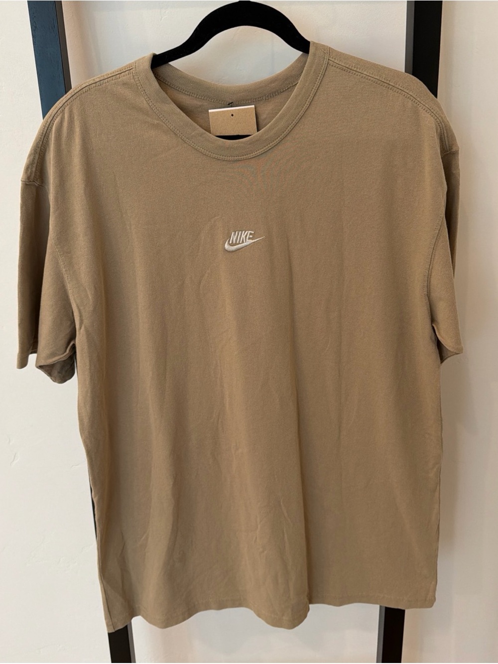 Nike Men's Tan khaki Crewneck T-Shirt loose fit medium